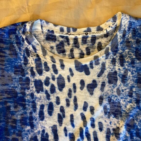 Before & Again Woman’s Short Sleeve T Shirt in Blues and White. Size Medium. - Picture 2 of 4